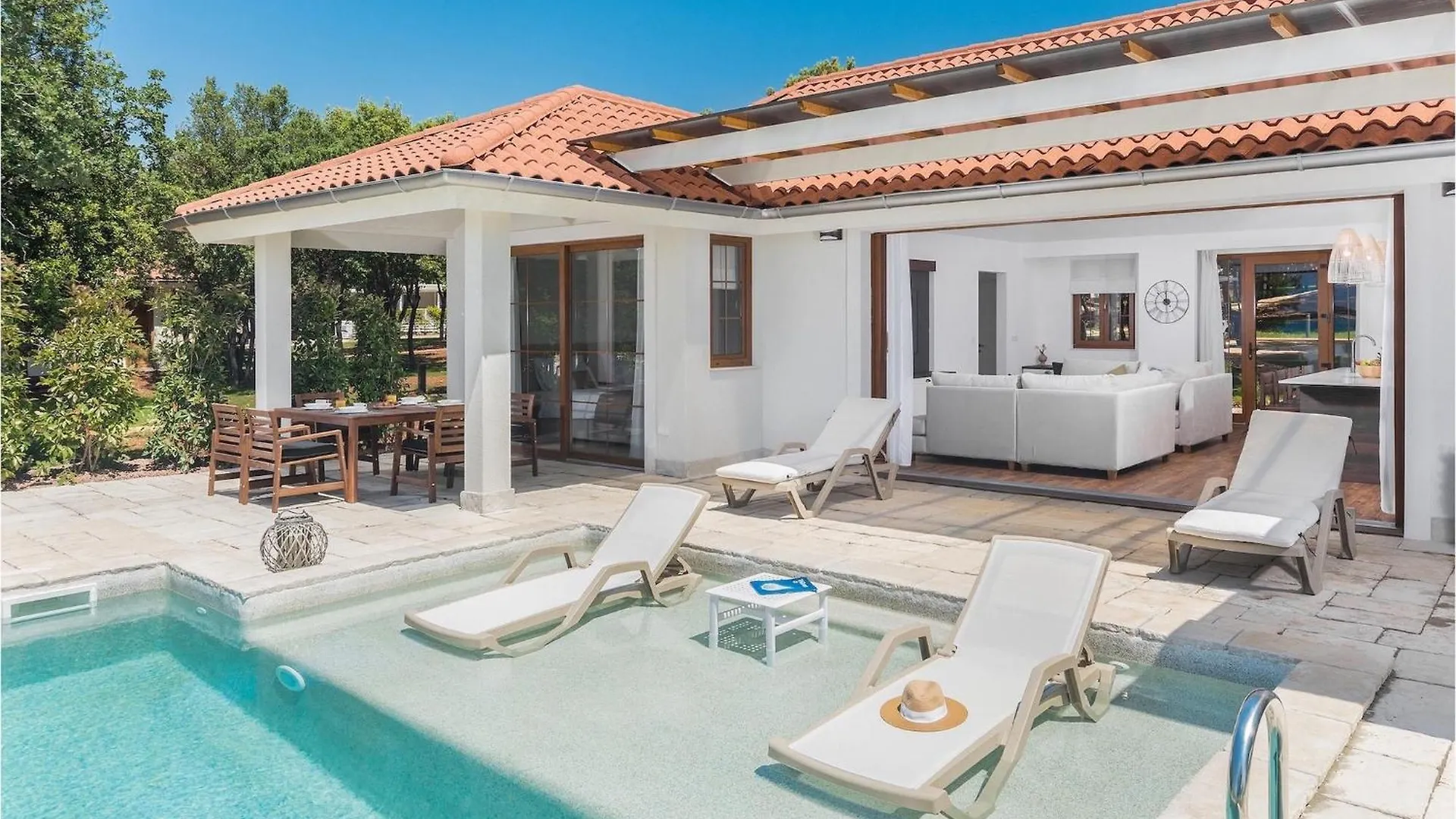 Luxury Beach Villas Porto Bus Pola 0*,